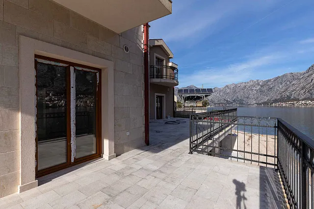 Eine luxuriöse dreistöckige Villa in erster Meereslinie in Kotor — photo 48